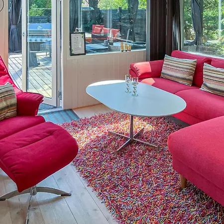 4 Bedroom Stunning In * Hals