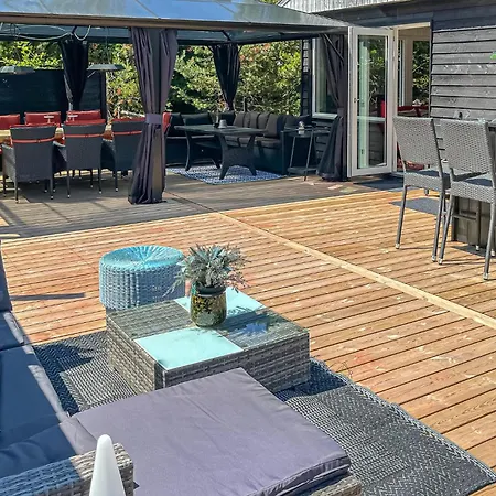 4 Bedroom Stunning In * Hals